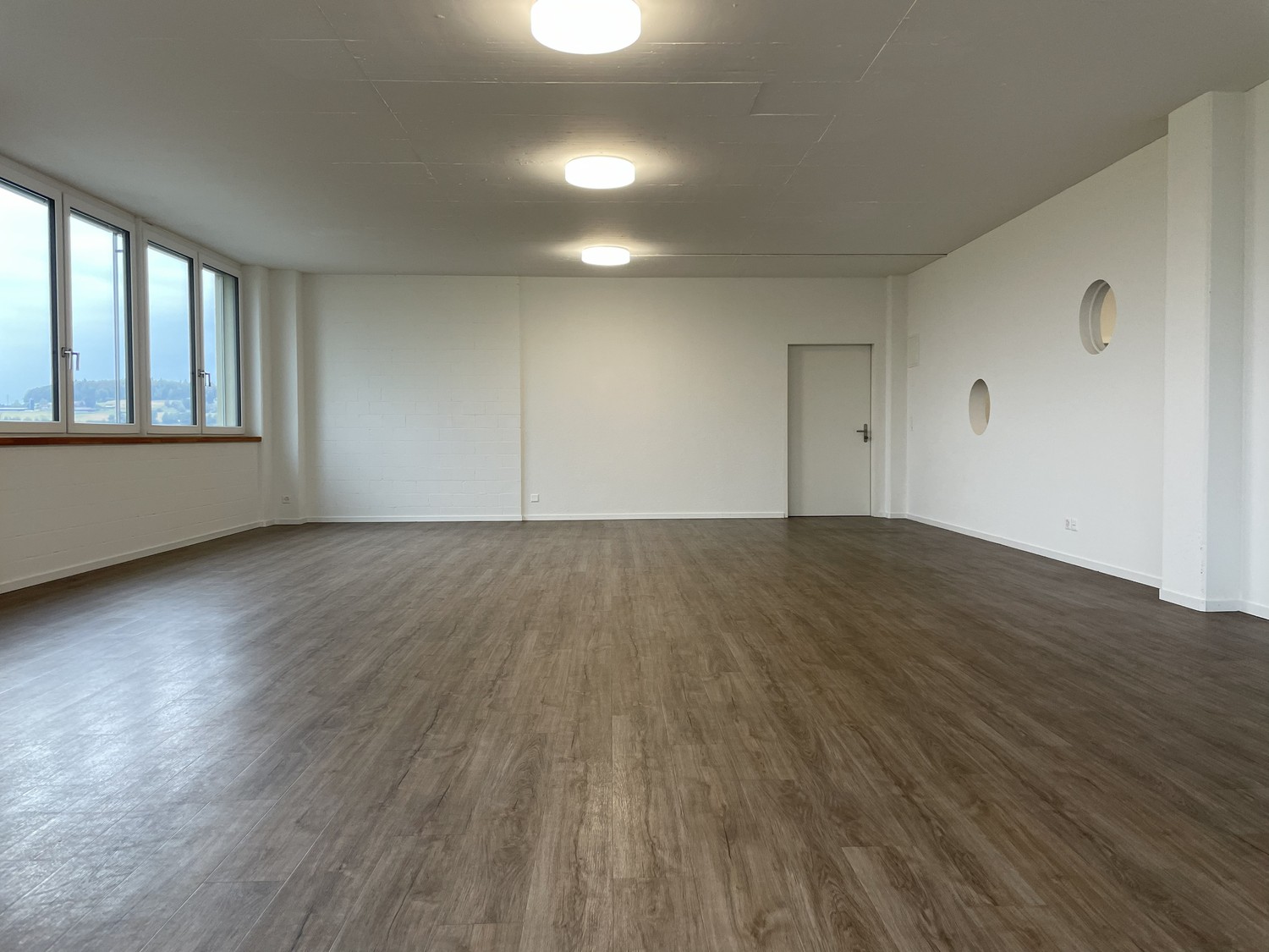 166m² commerciale, foto 2 di 5
