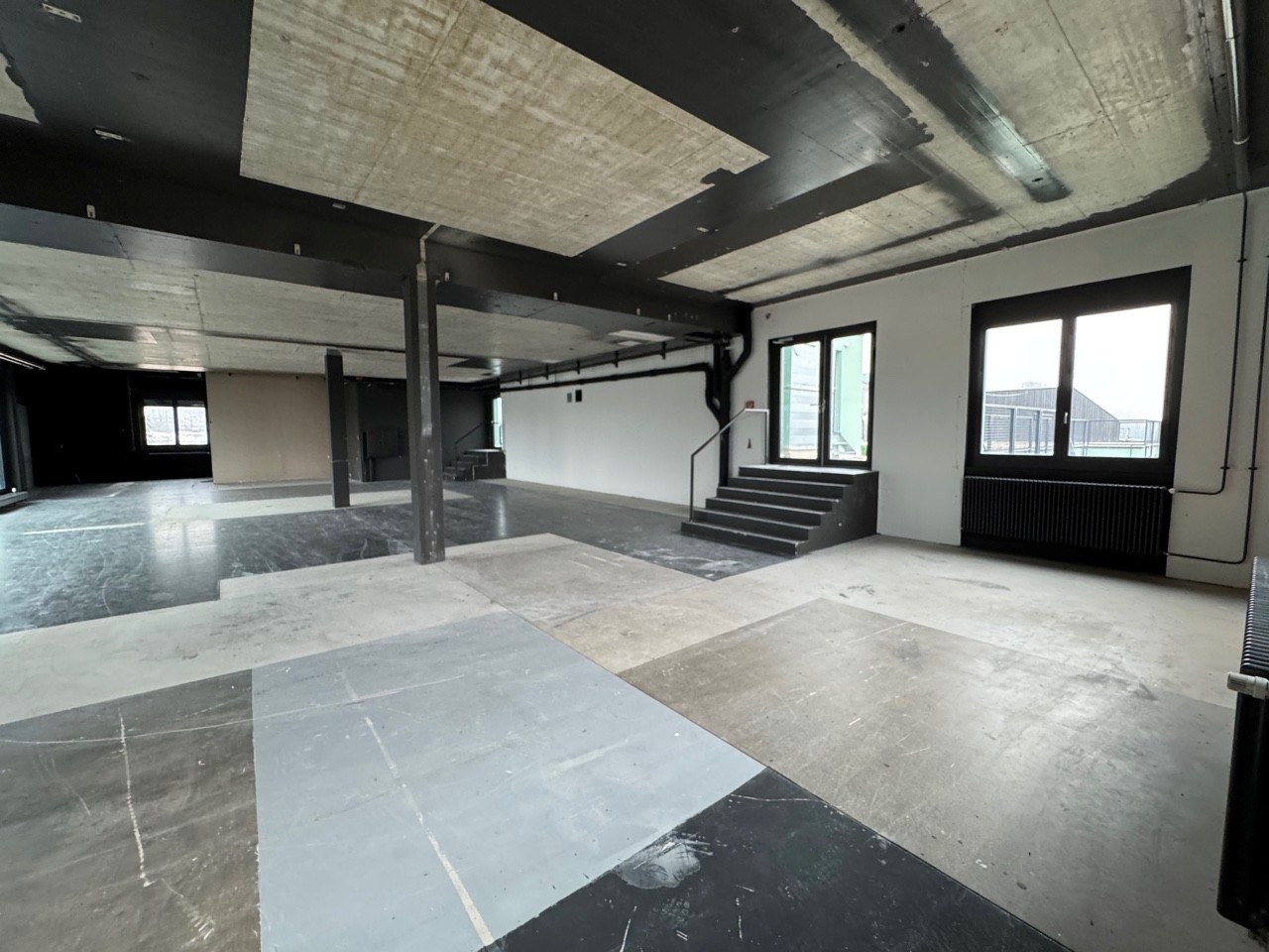 274m² commercial