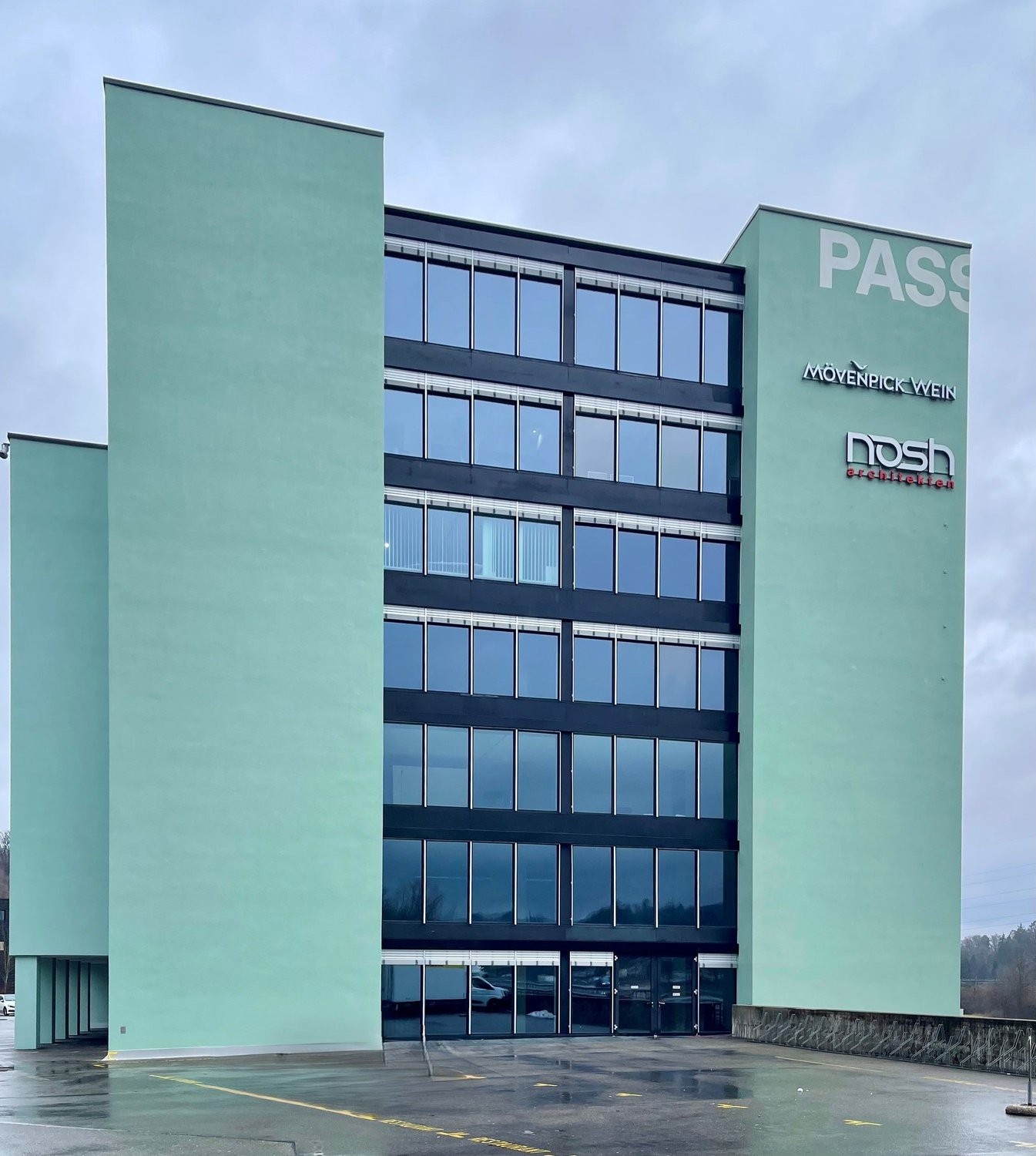 274m² commercial