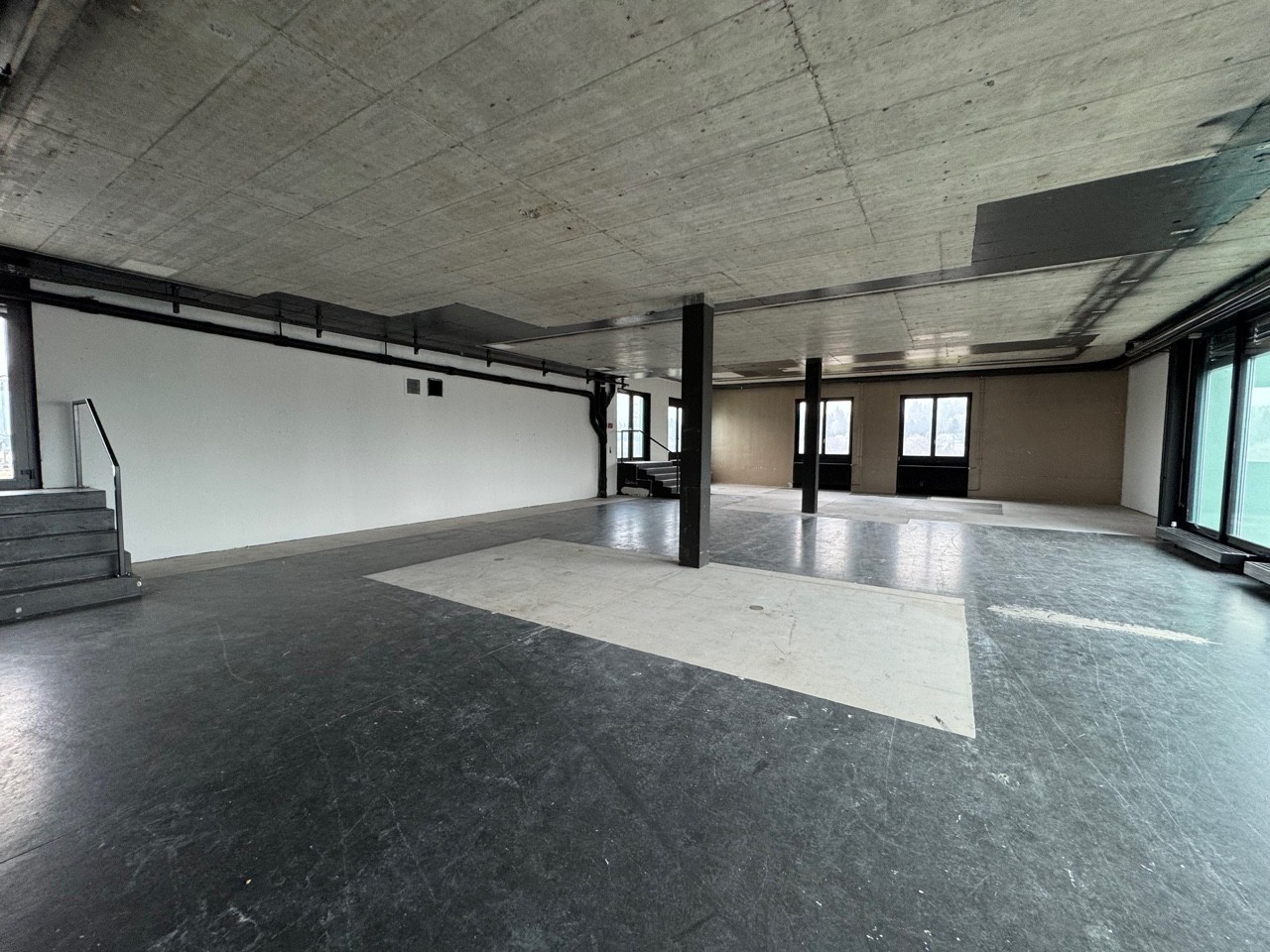 274m² commercial