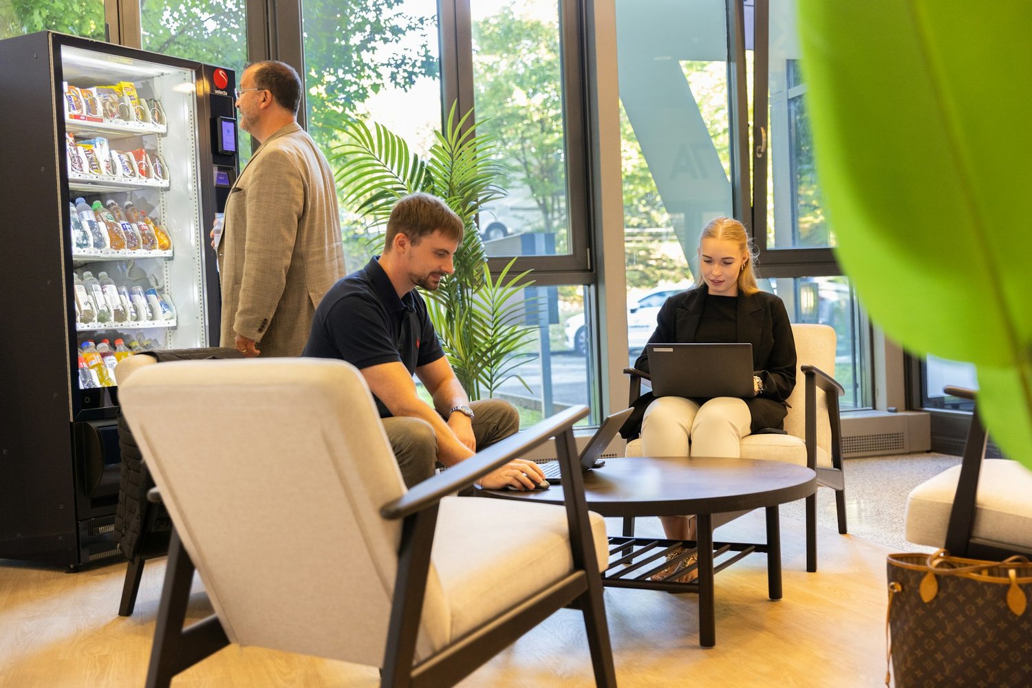 346m² office