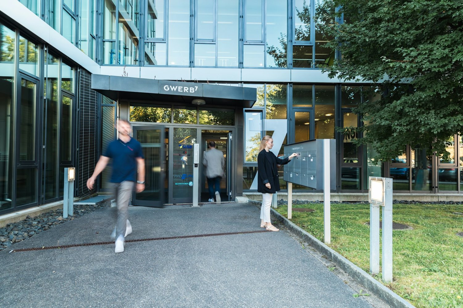 346m² office