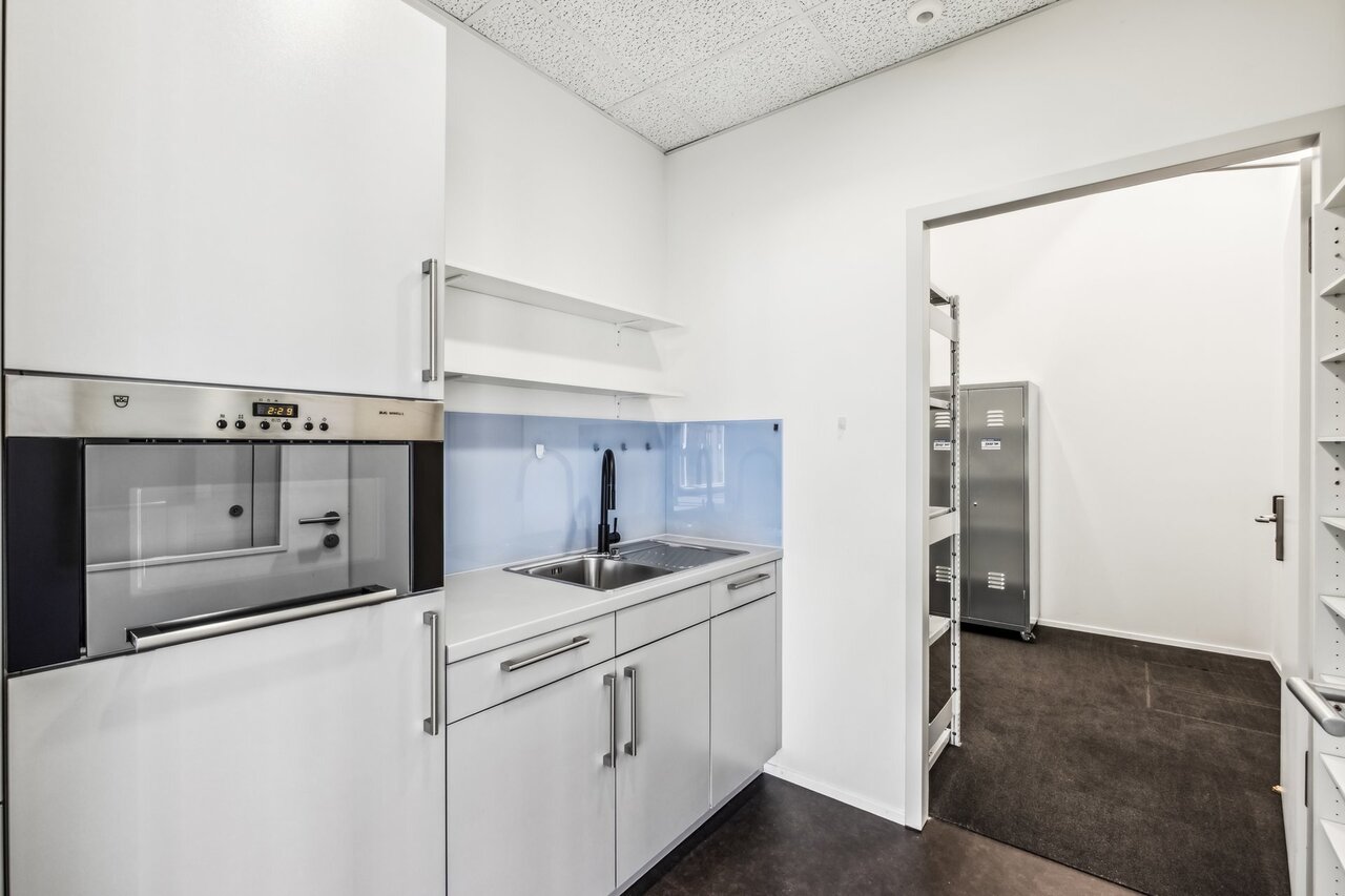 426m² office