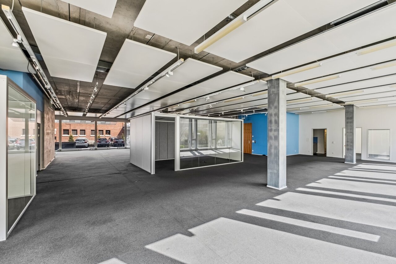 426m² office