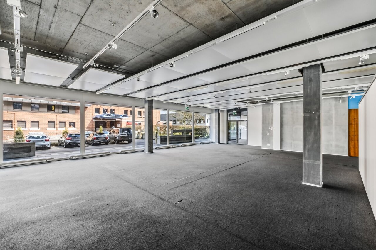 426m² office