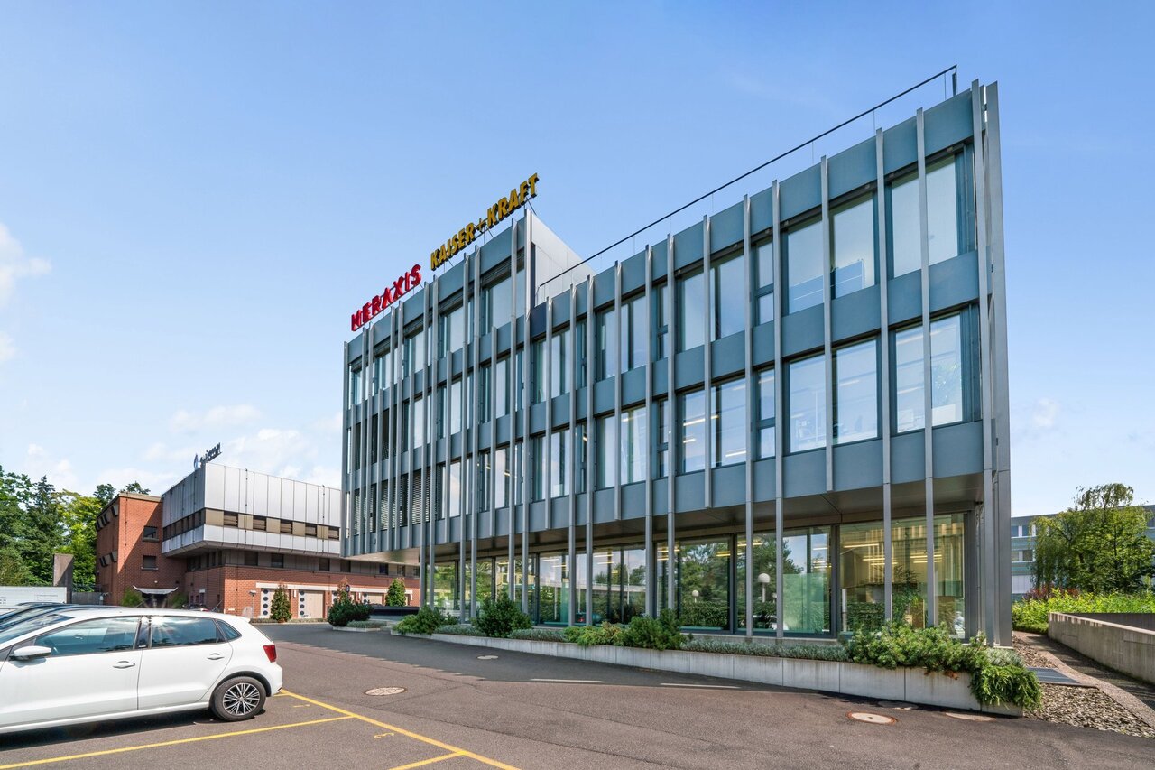 426m² office