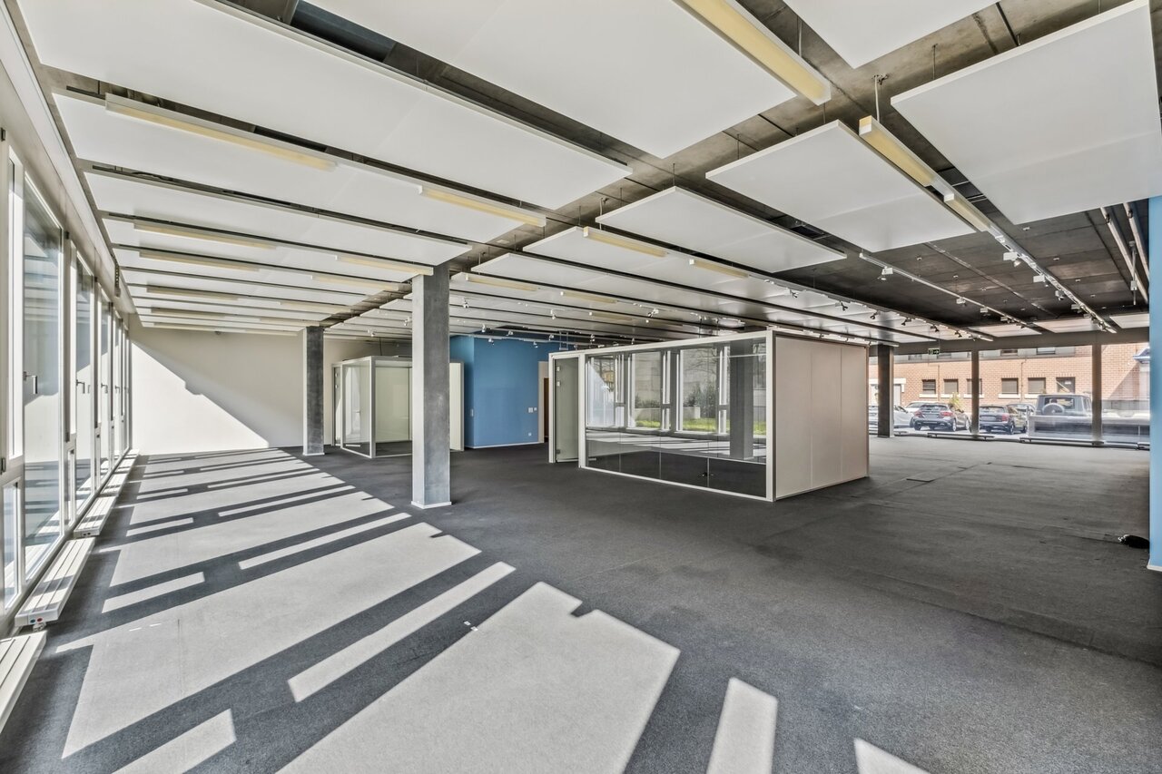 426m² office