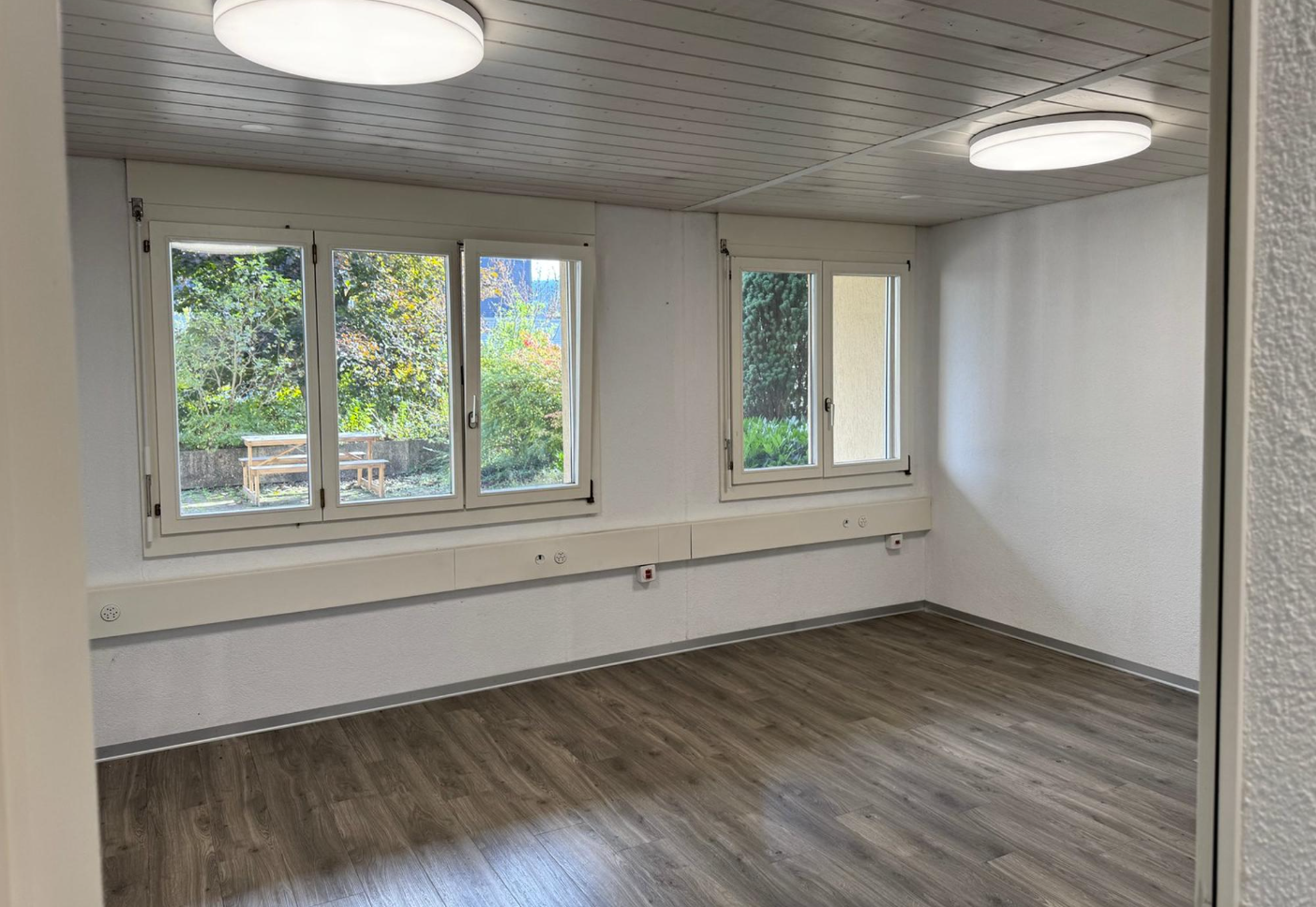 180m² office