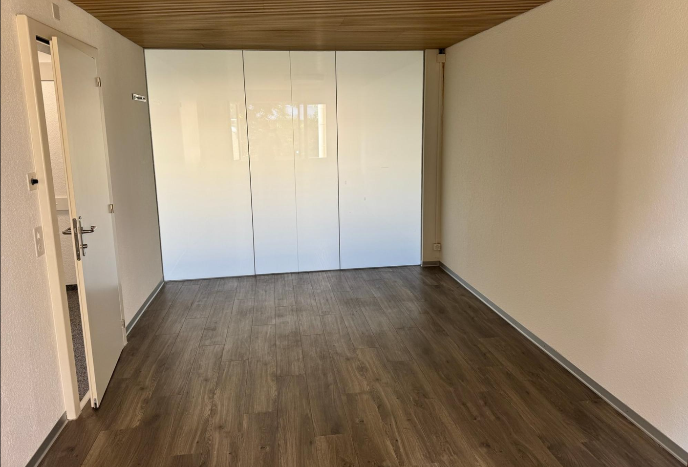 180m² office