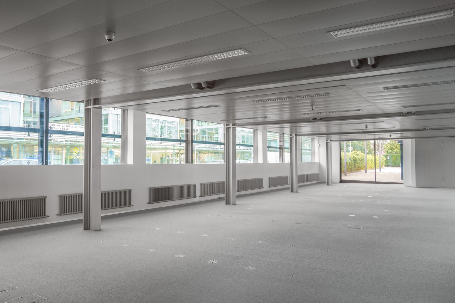 1840m² office