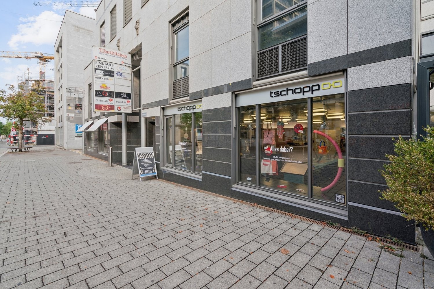 72m² shop