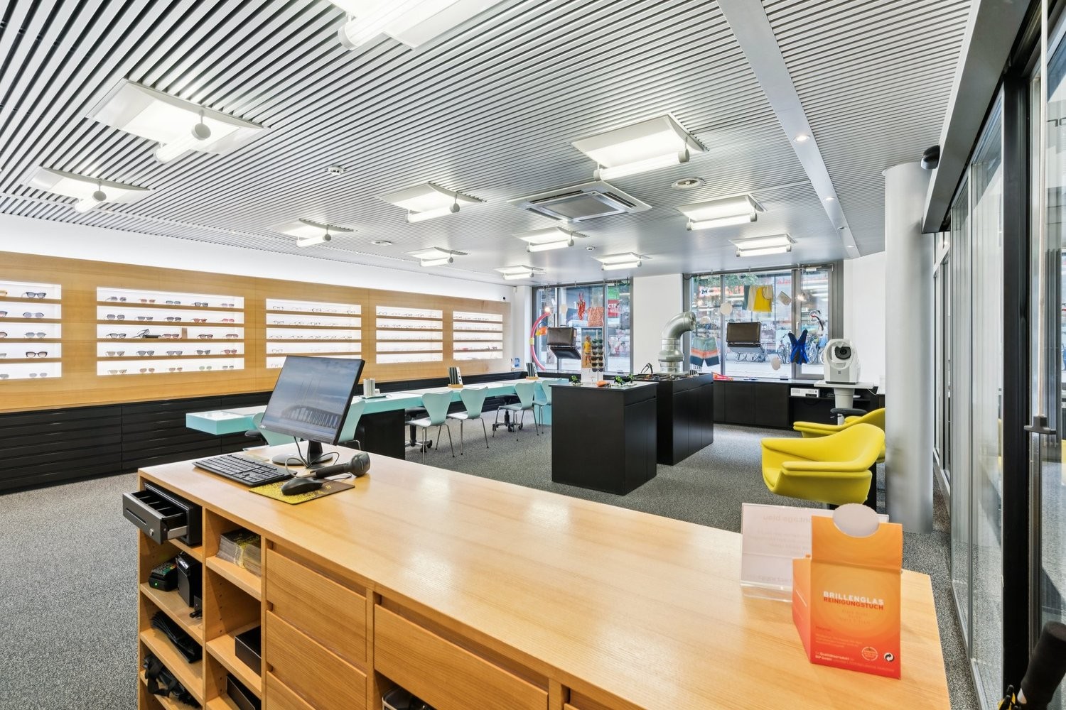 72m² shop
