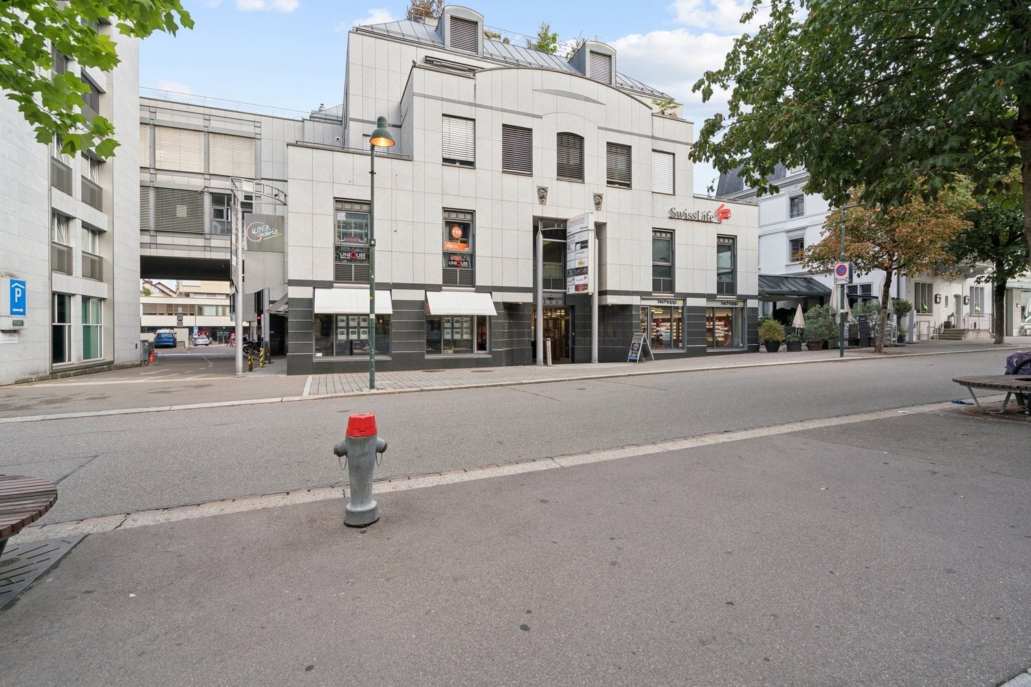 72m² shop