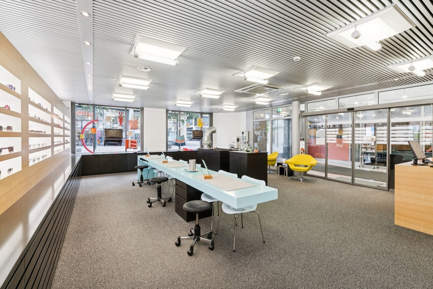72m² shop