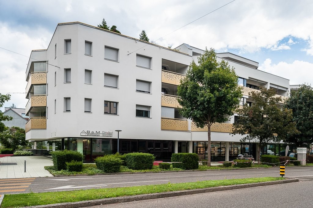 70m² shop
