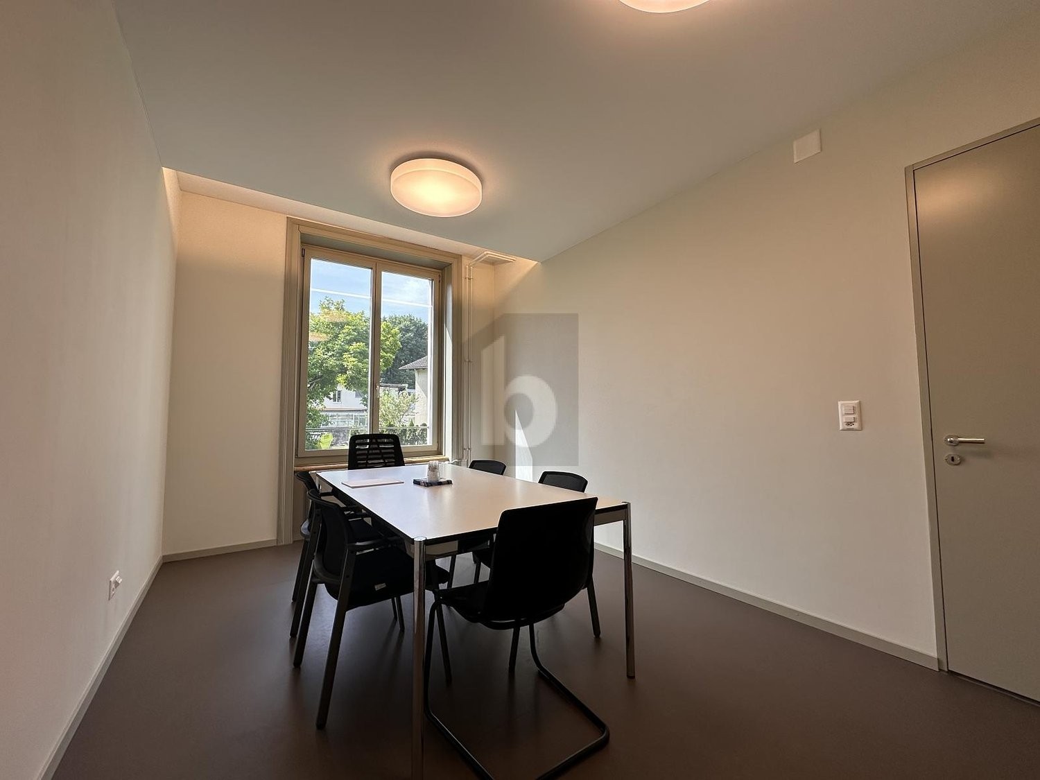 127m² office