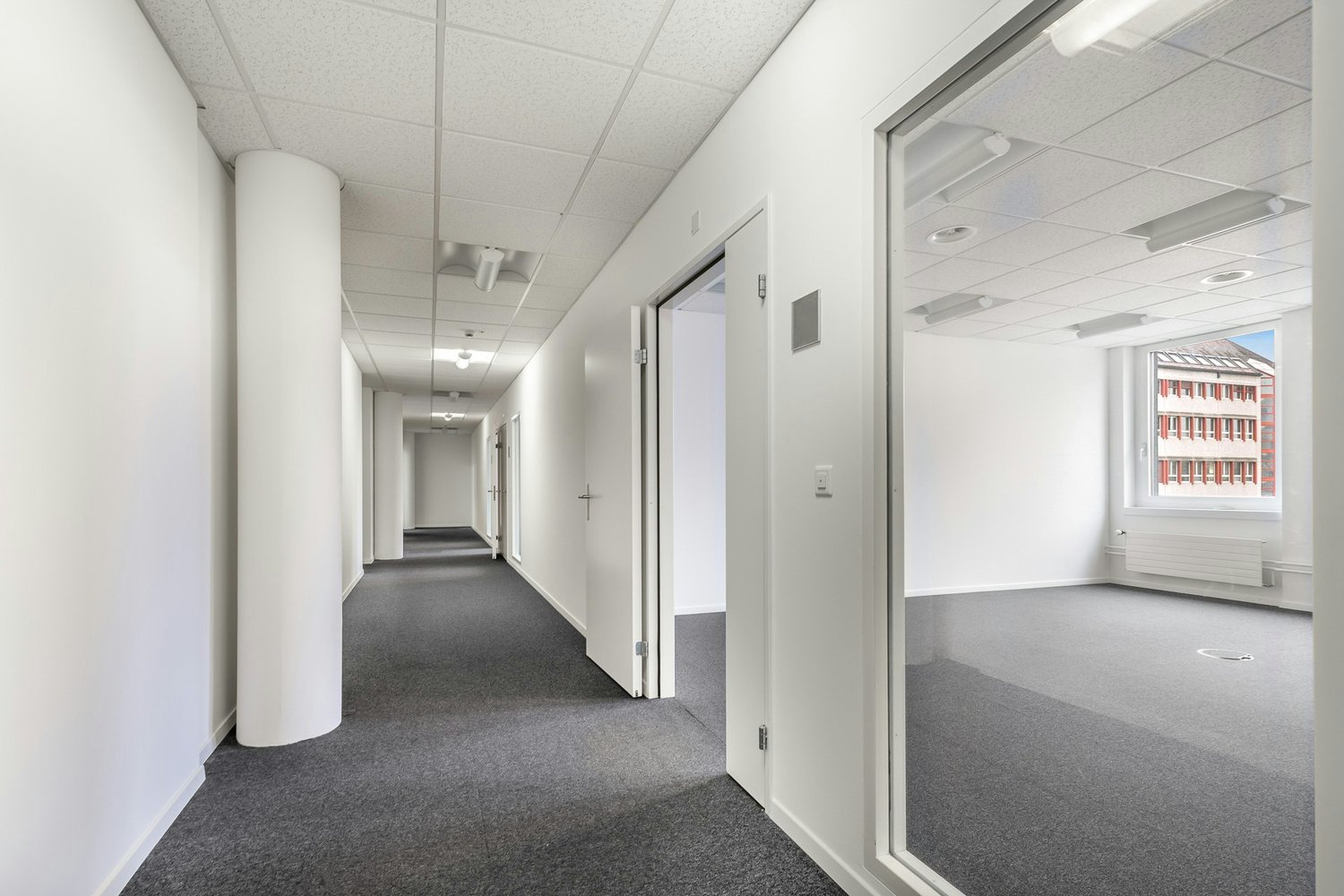 3700m² office