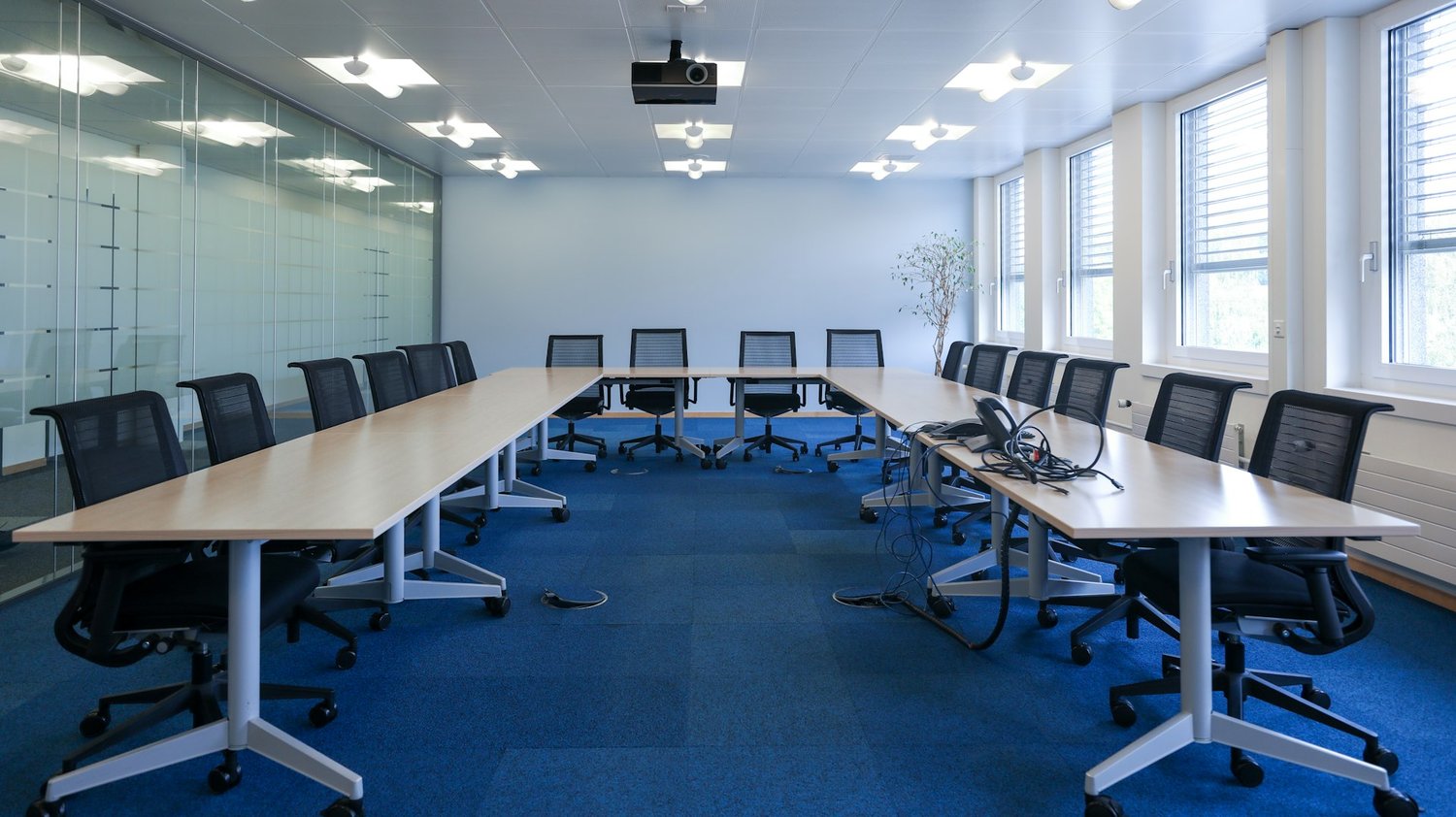 3700m² office