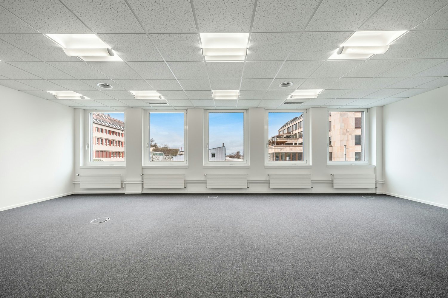 3700m² office