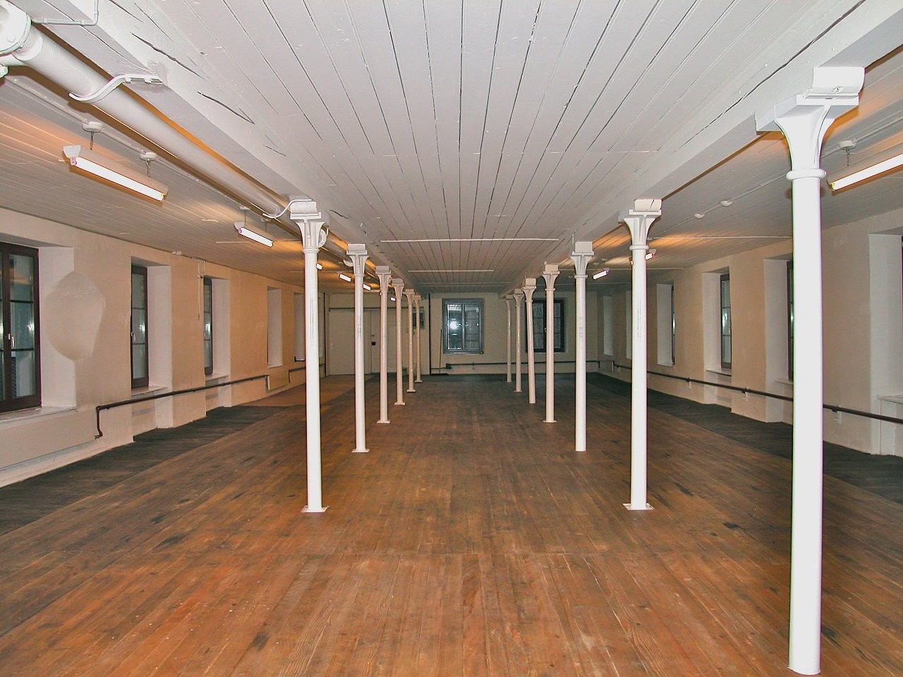 230m² commercial