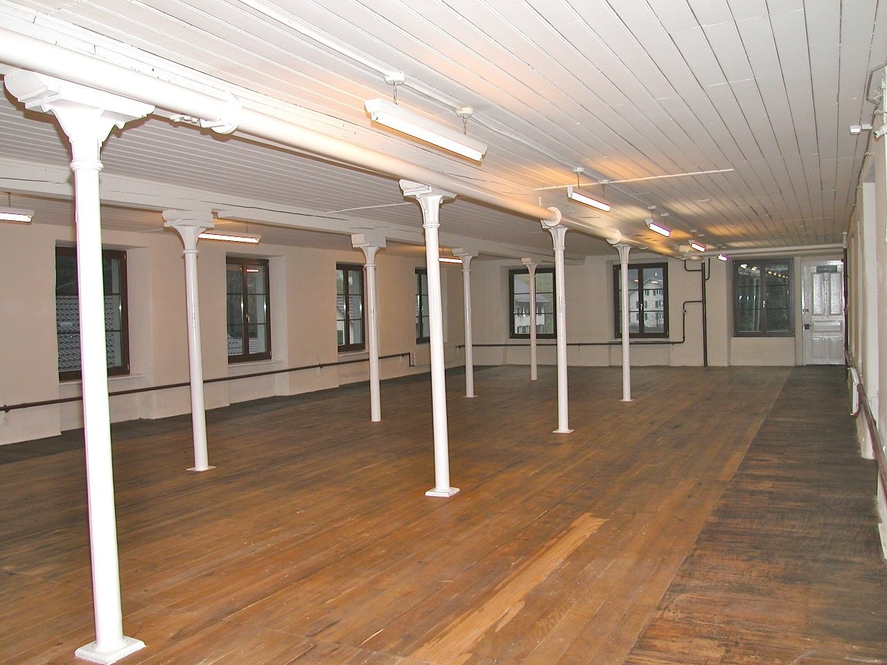 230m² commercial