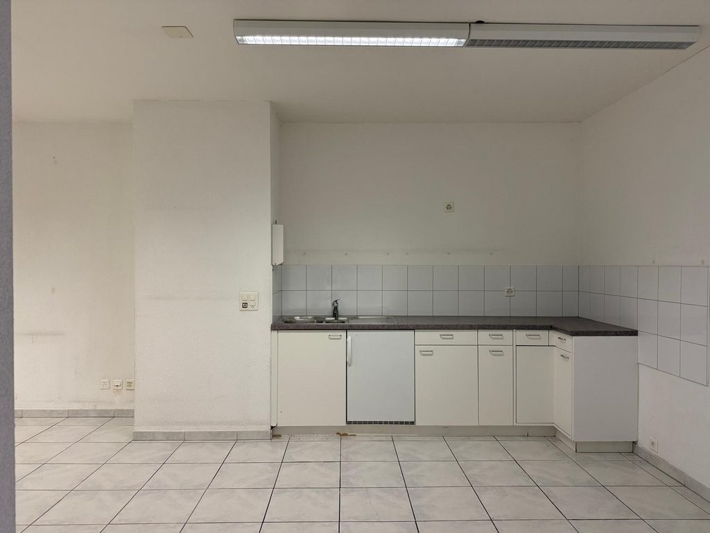 60m² shop