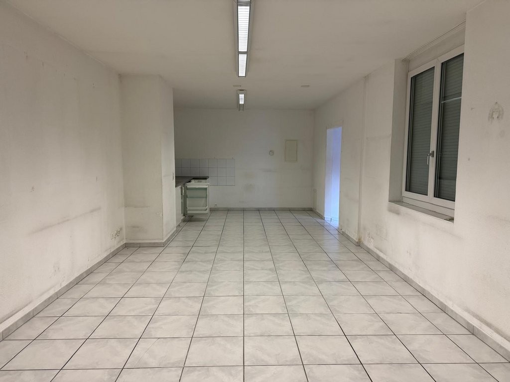 60m² shop
