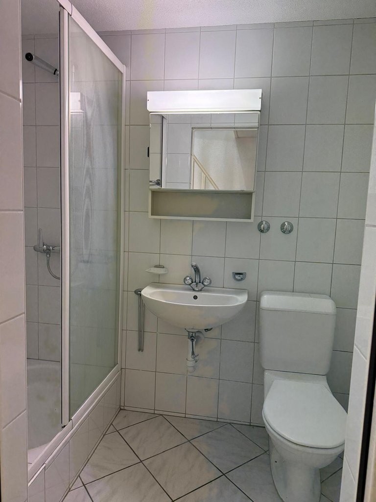 60m² shop