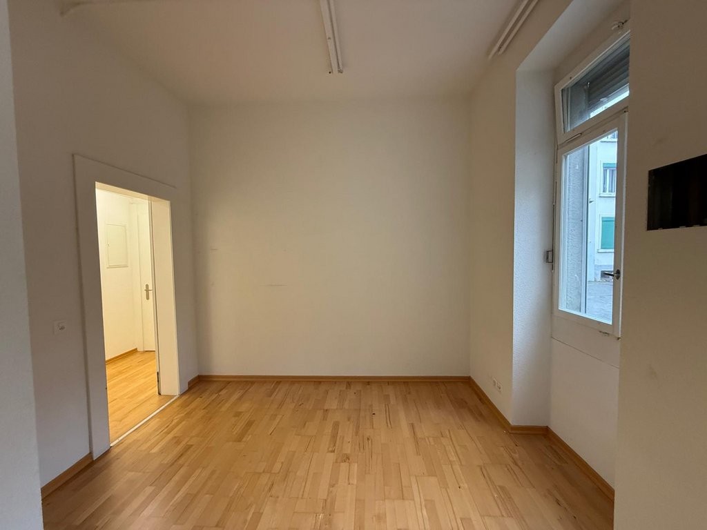 60m² shop