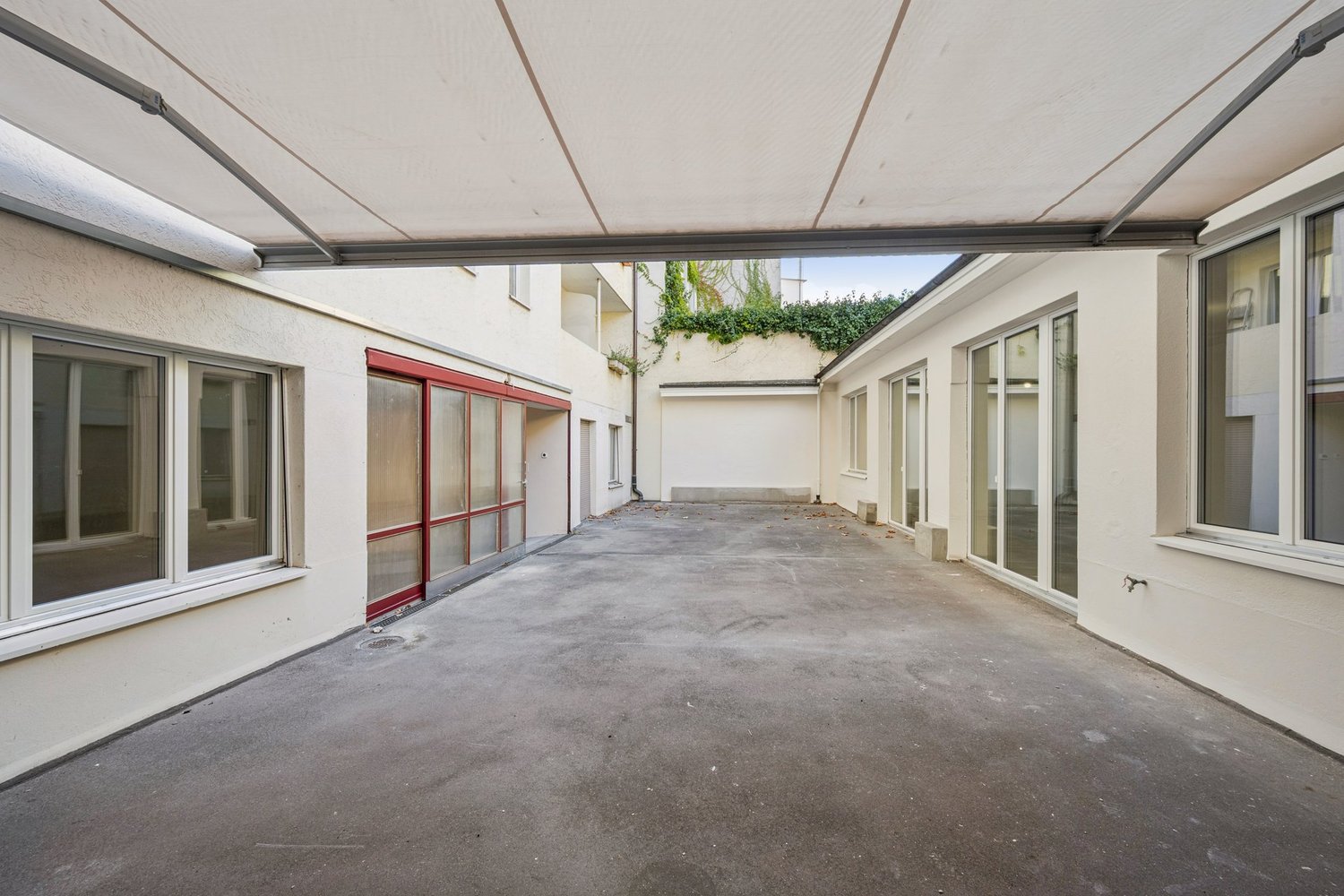 172m² office