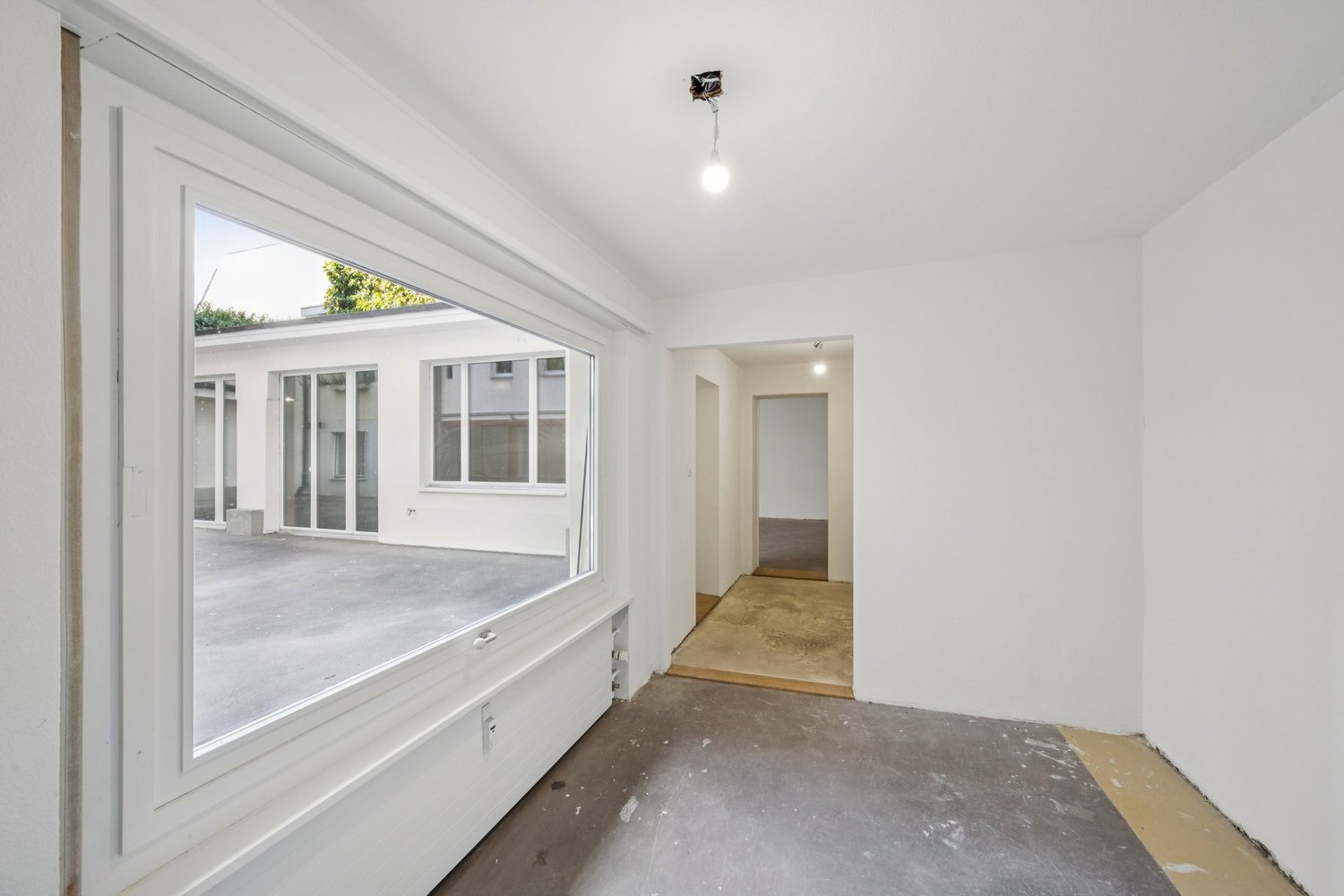 172m² office