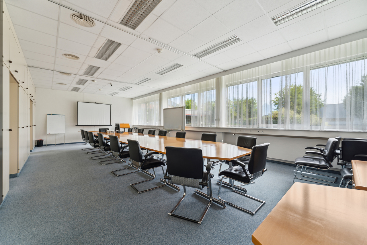 8400m² Industrieobjekt, Foto 3 von 10