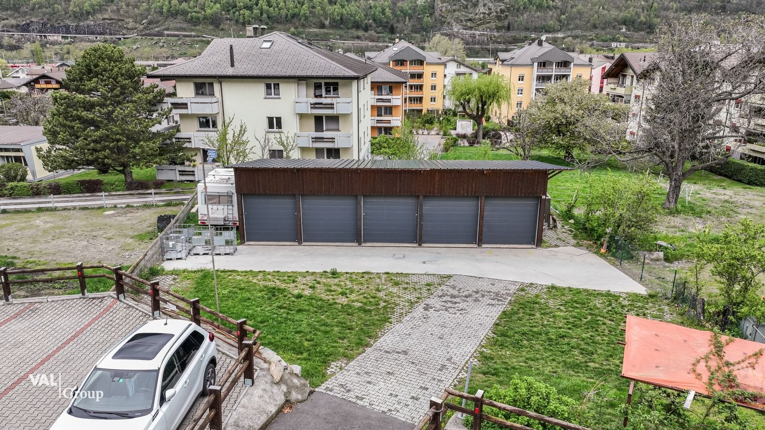 Garage, foto 1 di 4