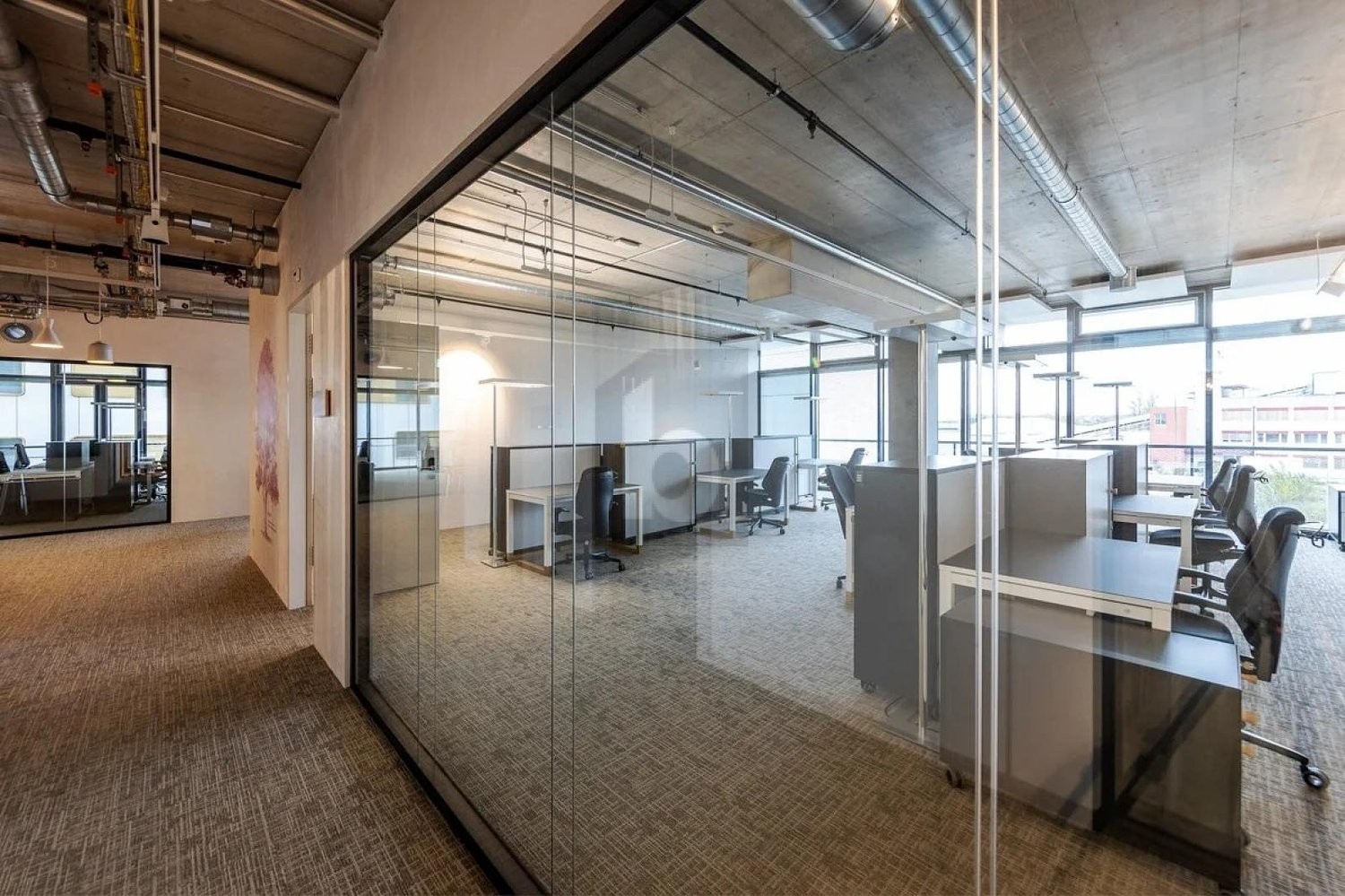 100m² office