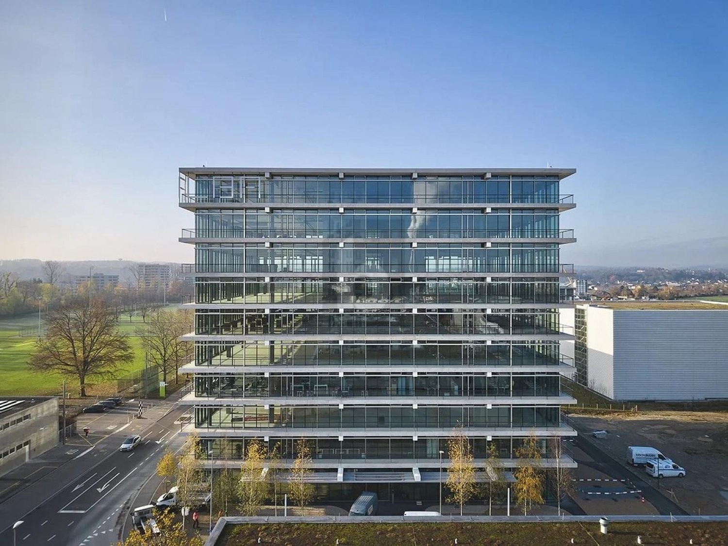 100m² office