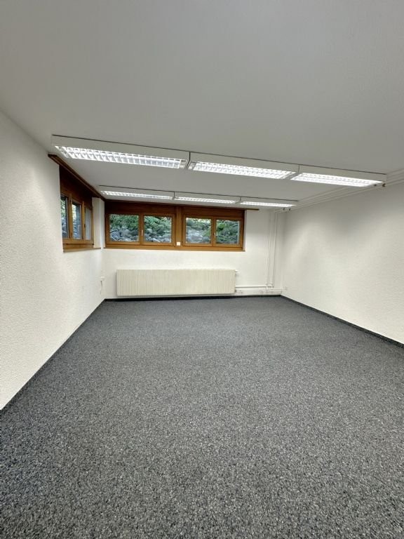 Commercial, Foto 2 von 8