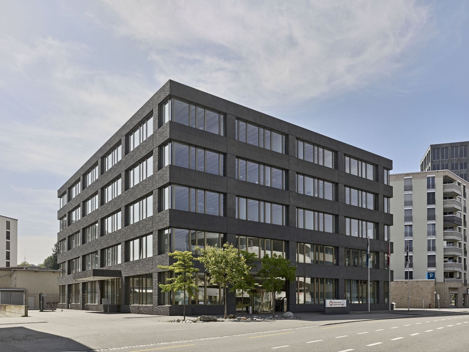 815m² office