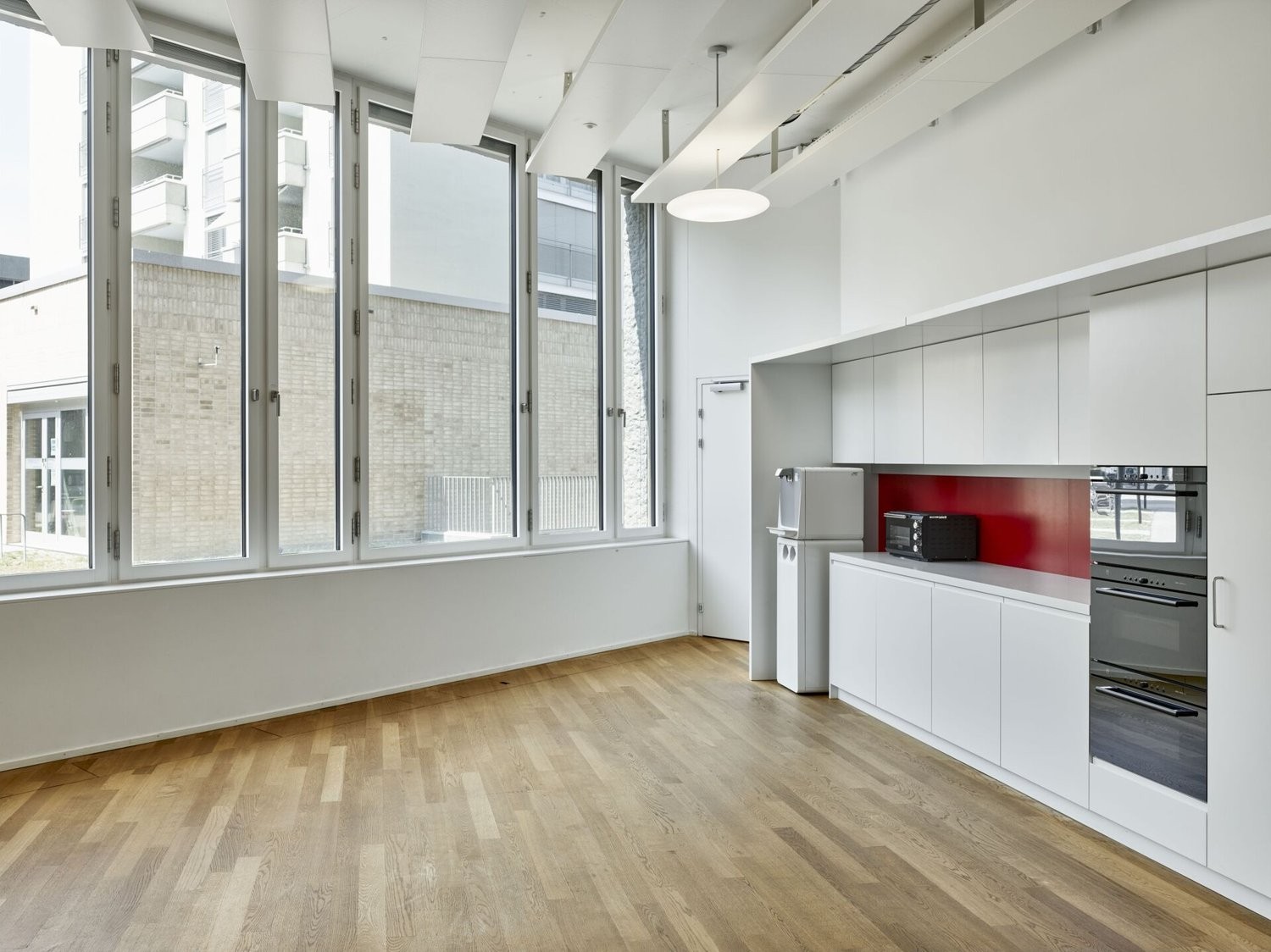 815m² office