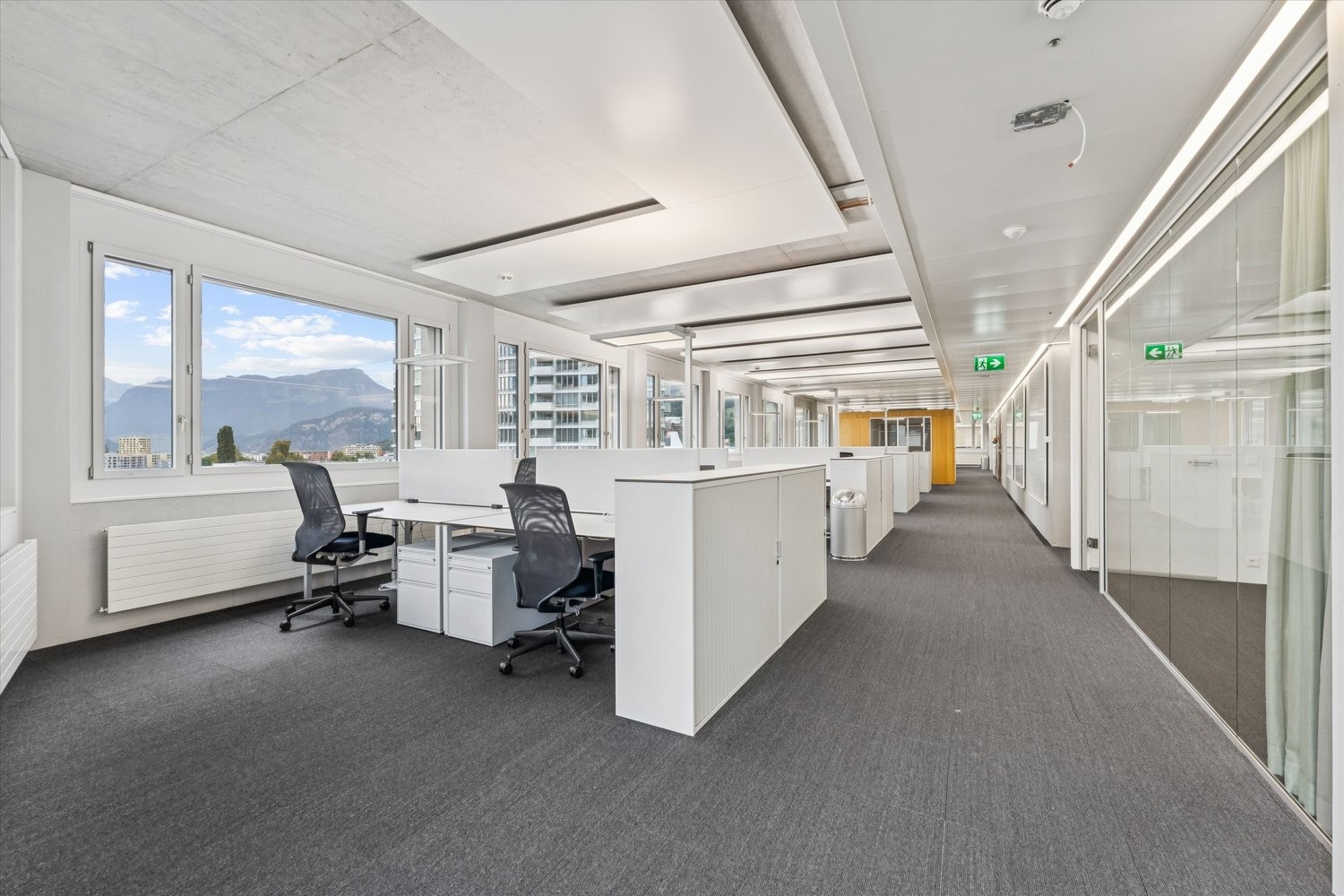 613m² office