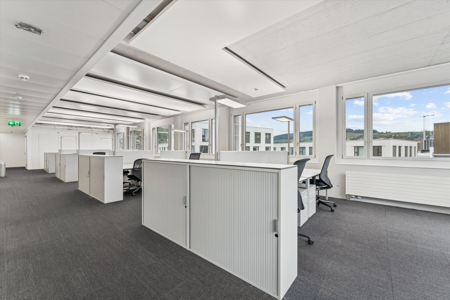 613m² office