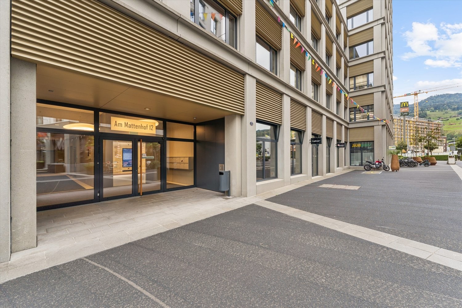 613m² office