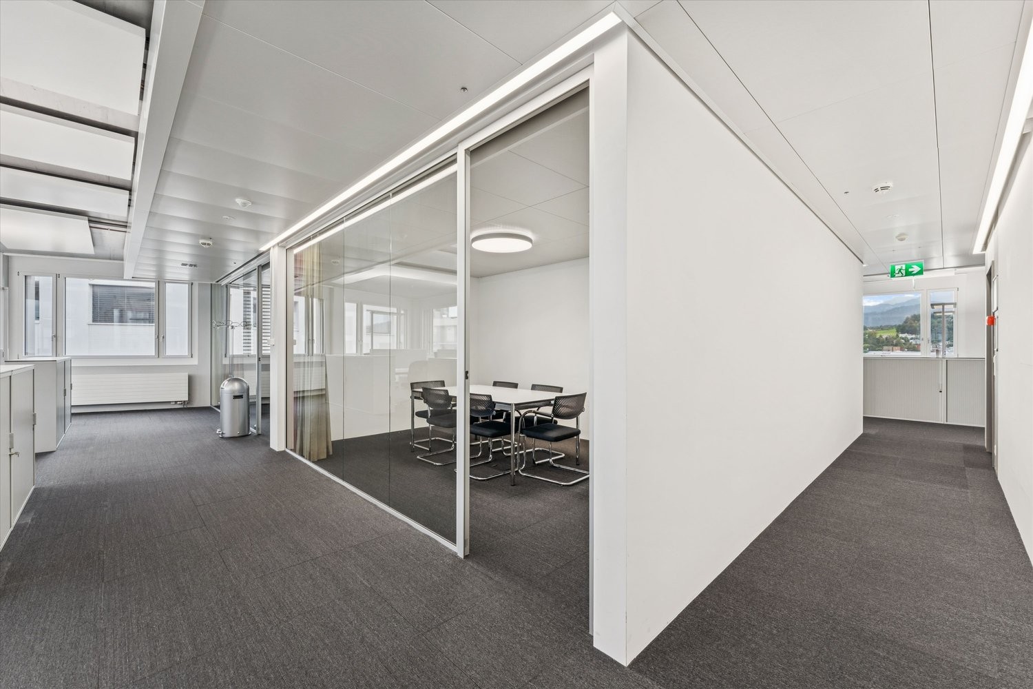 613m² office