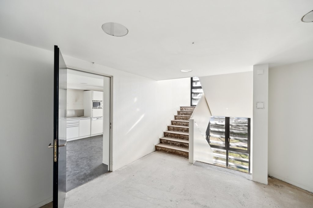 225m² commercial