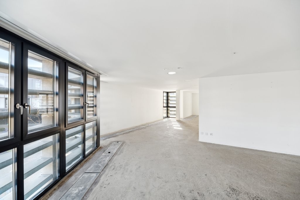 225m² commercial