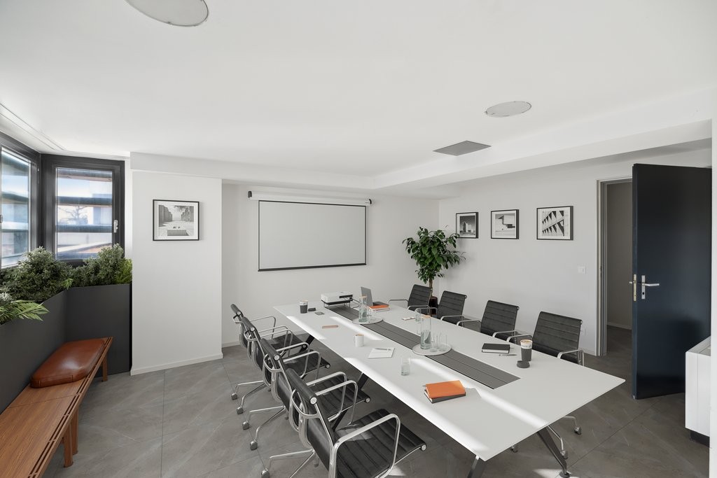 225m² commercial