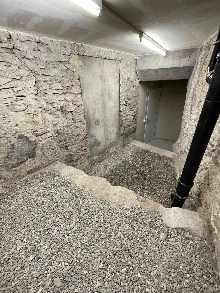 11m² commerciale, foto 2 di 3