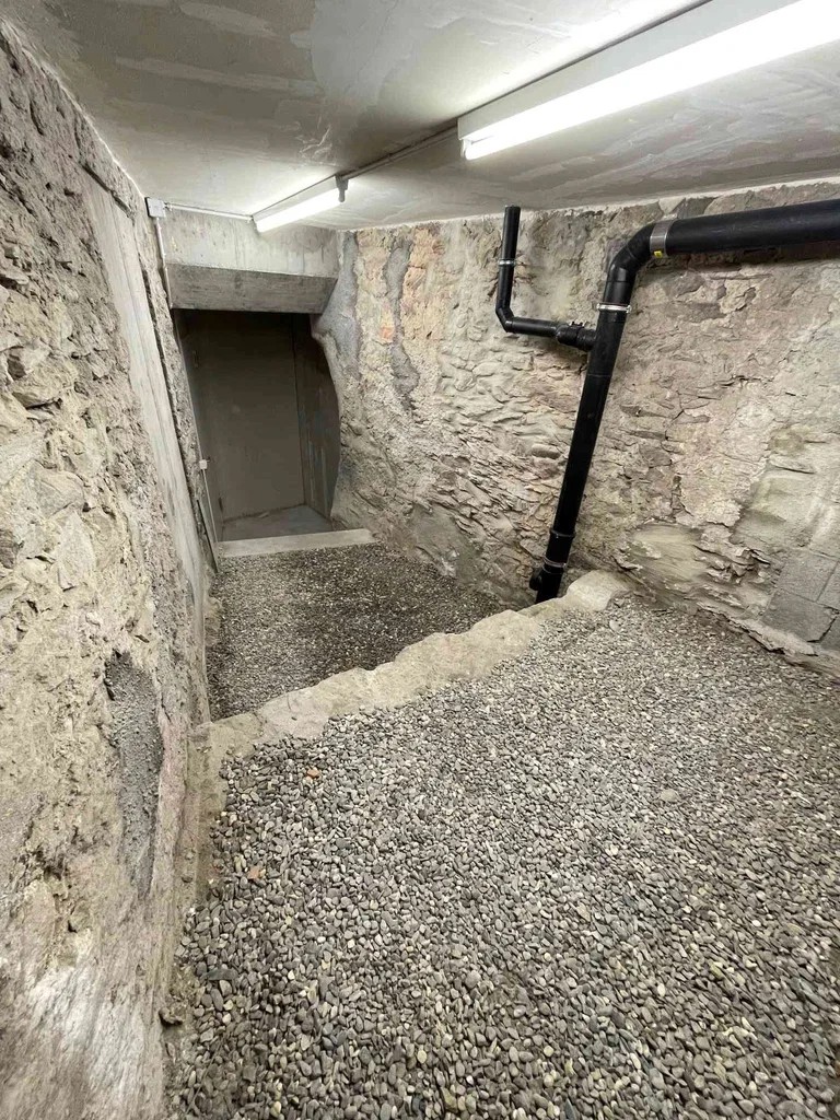 11m² commerciale, foto 3 di 3
