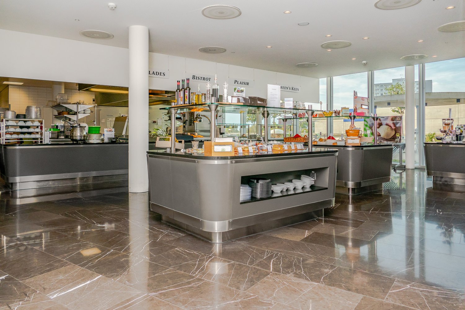 1424m² office