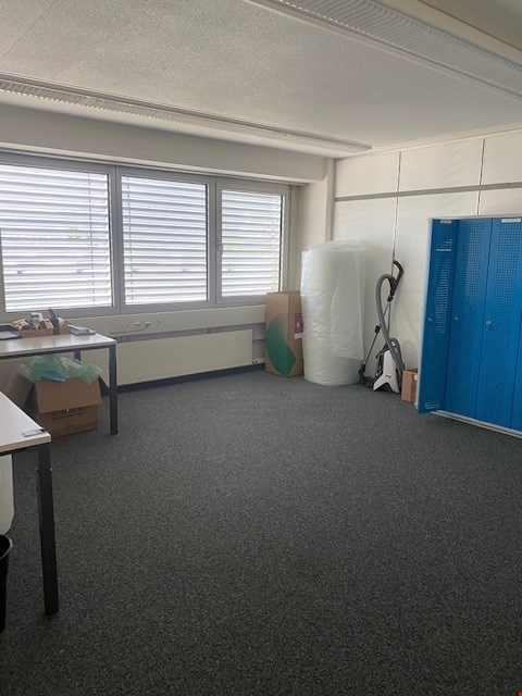 80m² office