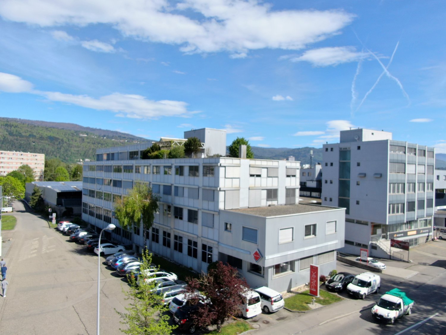 80m² office